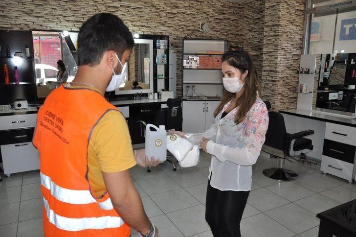 Cizre Belediyesi berber ve kuaför salonlarını dezenfekte etti G4