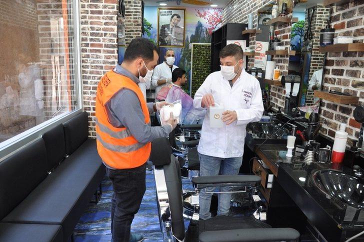 Cizre Belediyesi berber ve kuaför salonlarını dezenfekte etti G5