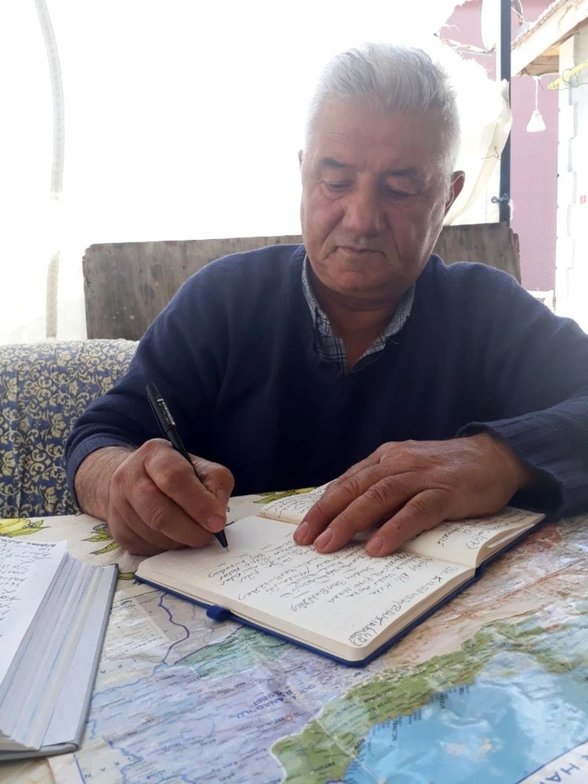 Şiirlerini 46 yıldır ajandasına yazıyor