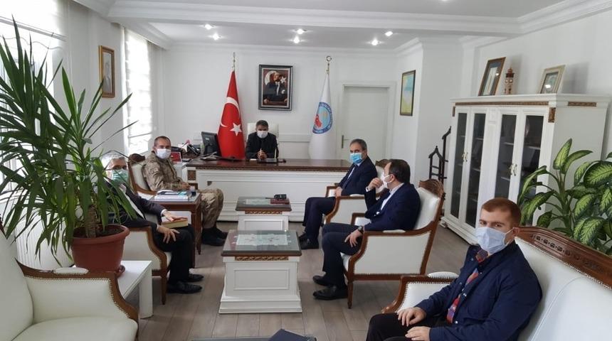 Tatvan&rsquo;da korona vir&uuml;sle m&uuml;cadele toplantısı