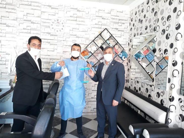 Berber ve kuaförlere maske,sperlik,eldiven ve dezenfektan dağıtıldı G3
