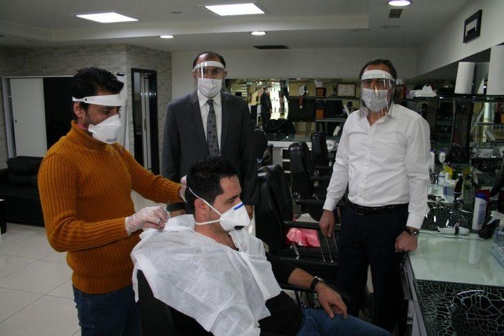 Van’daki berberler, kuaför ve güzellik salonlarına siperlik maske G1