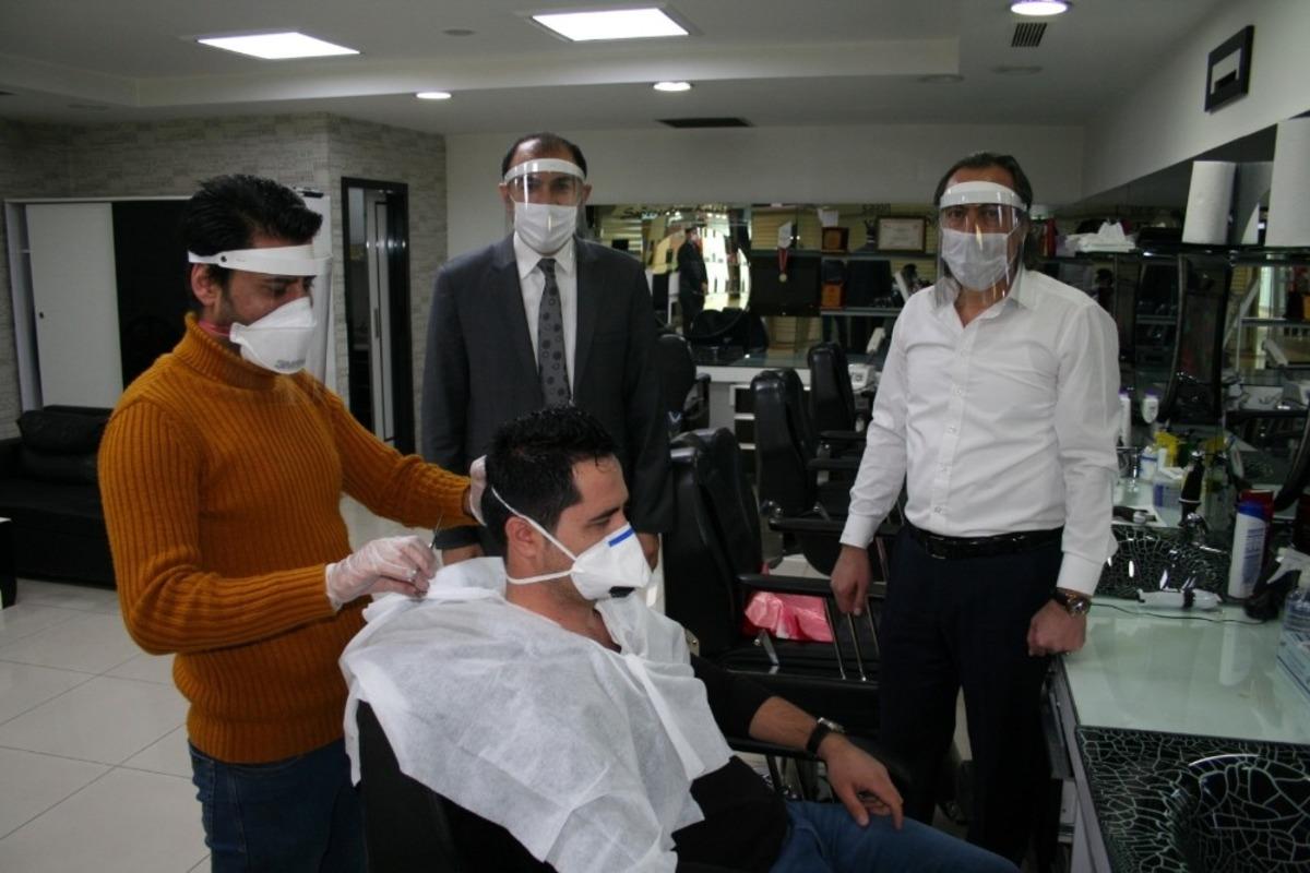 Van&rsquo;daki berberler, kuaf&ouml;r ve g&uuml;zellik salonlarına siperlik maske