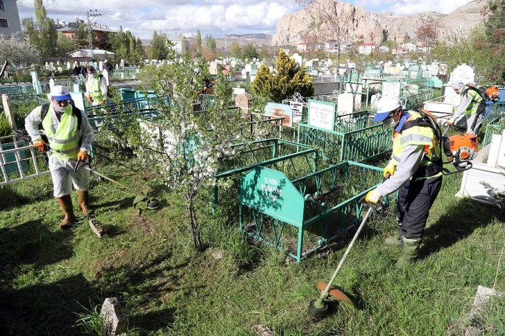 Van’da mezarlıklarda bahar temizliği G2