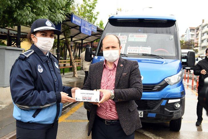 Ankara’da işleri azalan dolmuşcu esnafına gıda yardımı G2