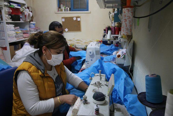 Karı koca, sağlık çalışanları için ücretsiz tulum üretiyor G3