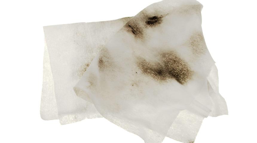 Aman dikkat! Makyaj mendilleri cildinize zarar verebilir