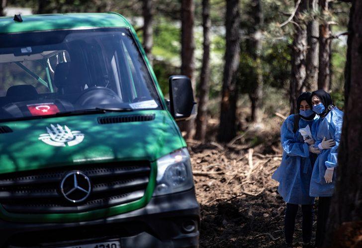 Koronavirüsten hayatını kaybedenlerin defin işlemi görüntülendi G3