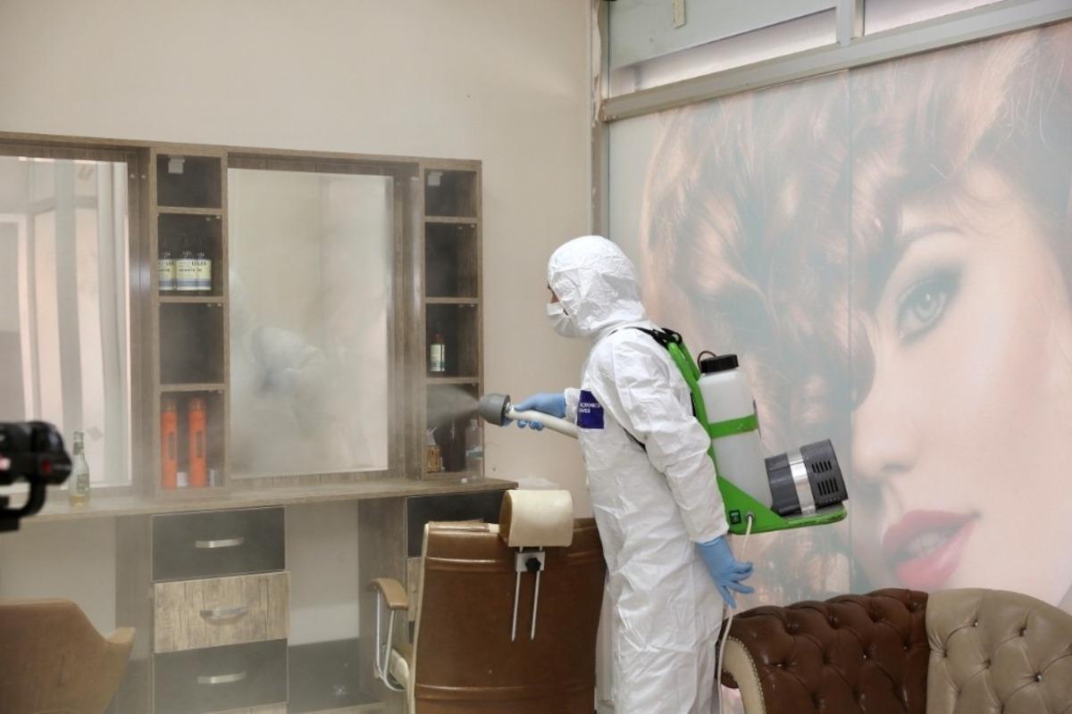 K&uuml;&ccedil;&uuml;k&ccedil;ekmece&rsquo;de yardım ve dezenfekte &ccedil;alışmaları aralıksız s&uuml;r&uuml;yor