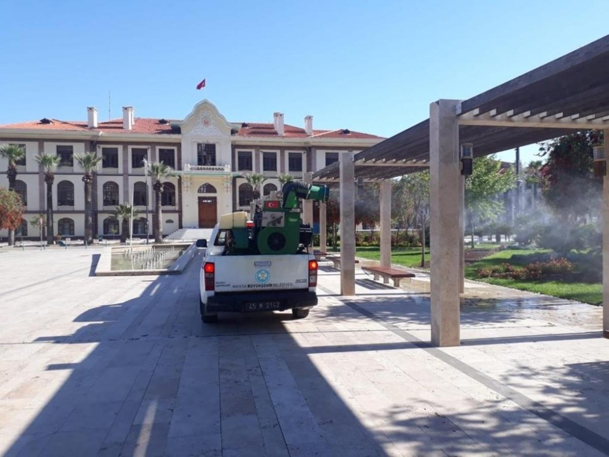 Manisa&rsquo;da hem vir&uuml;sle hem haşereyle m&uuml;cadele