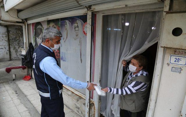 Eyyübiye’de berber ve kuaförler dezenfekte edildi