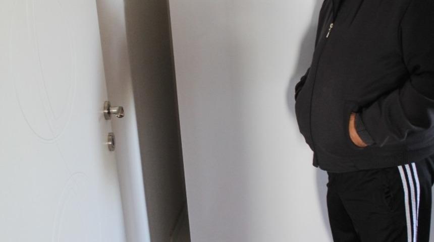 Hayırseverlerden 87 yaşındaki nineye buzdolabı hediyesi