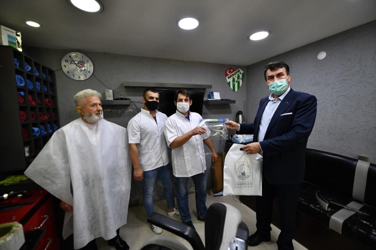 D&uuml;ndar, berber ve kuaf&ouml;r esnafını ziyaret etti