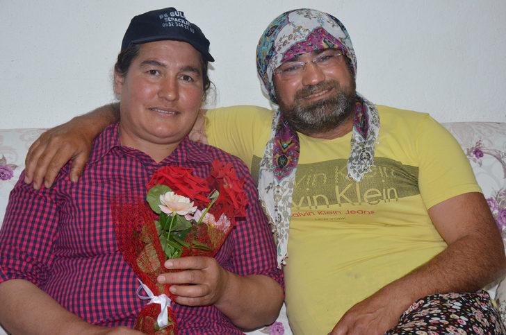 Anneler günü sürprizinin böylesi! Eşi için kadın kılığına girip anneler gününü kutladı G3