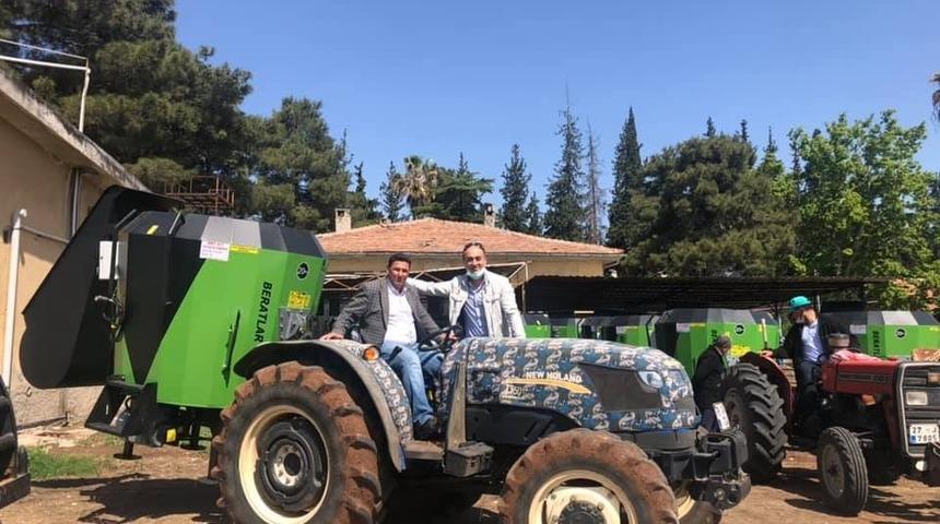&Uuml;reticilere yem karma makinesi dağıtıldı