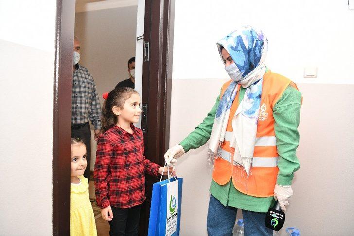 Başkan Çiftçi, kendisine mektup yazan küçük Ayşe’ye kitap hediye etti G1
