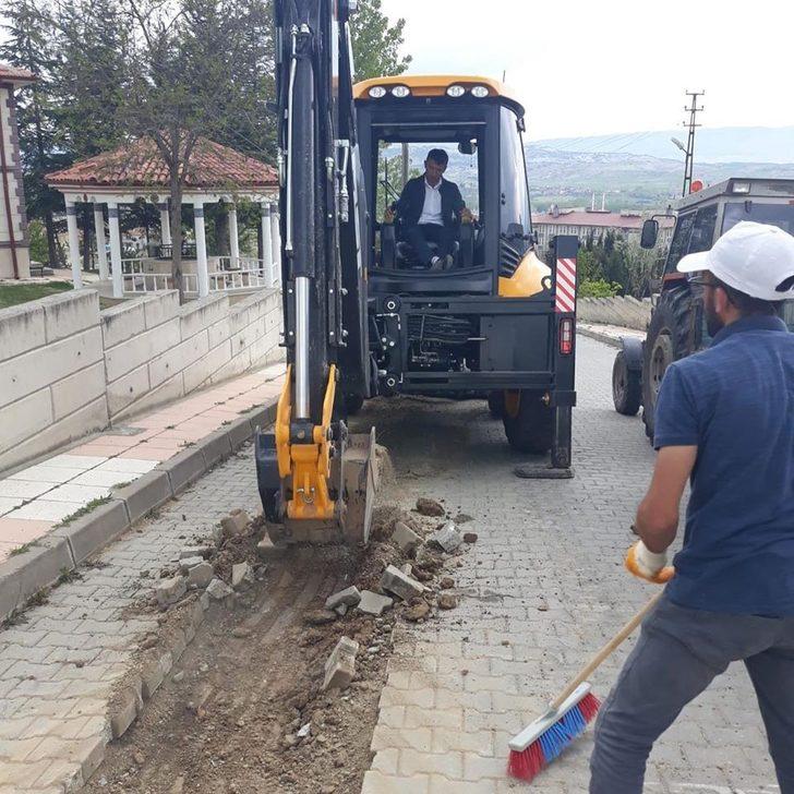 Taşköprü’de zarar gören kilit parkeler onarılıyor G2