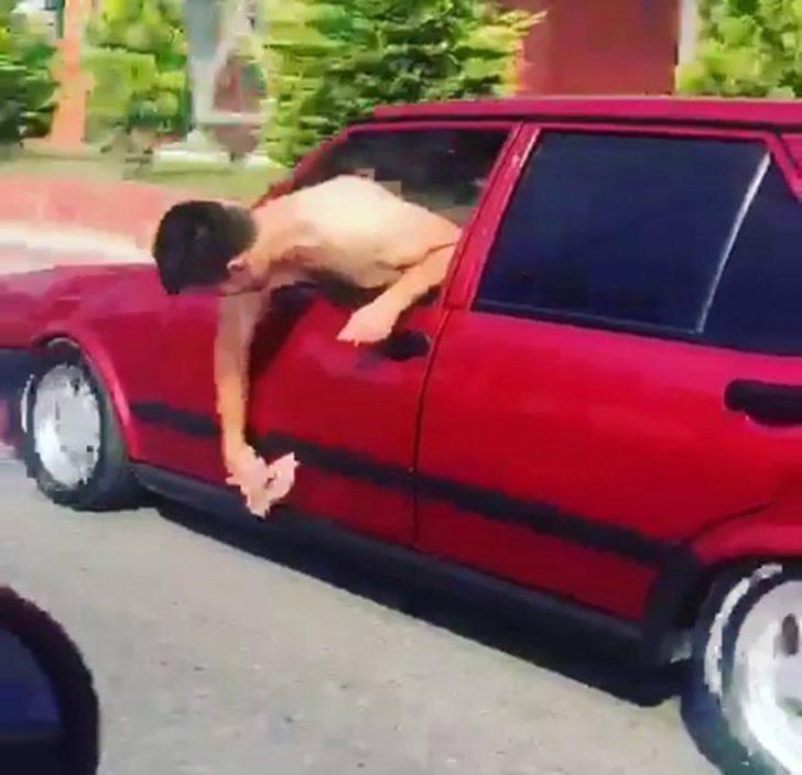 Seyir halindeyken bezle aracını sildi G3