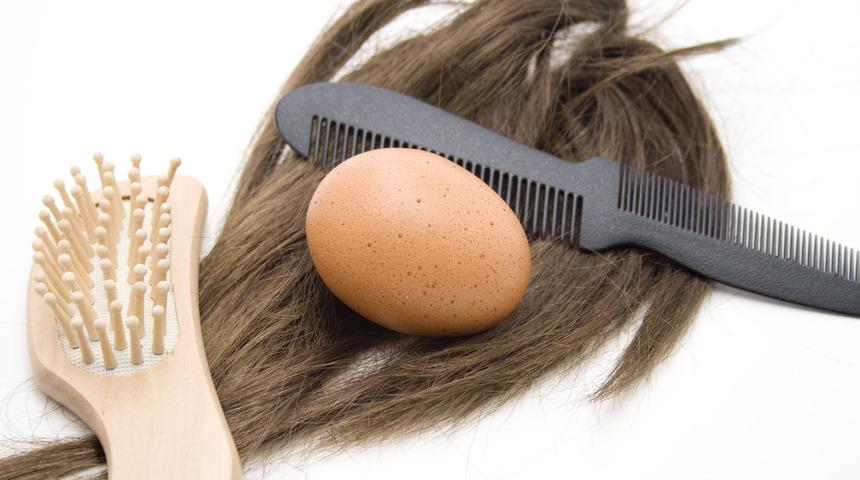 Sa&ccedil; bakımı i&ccedil;in para sa&ccedil;mayın! İşte doğal tarifler... Bal, yumurta...