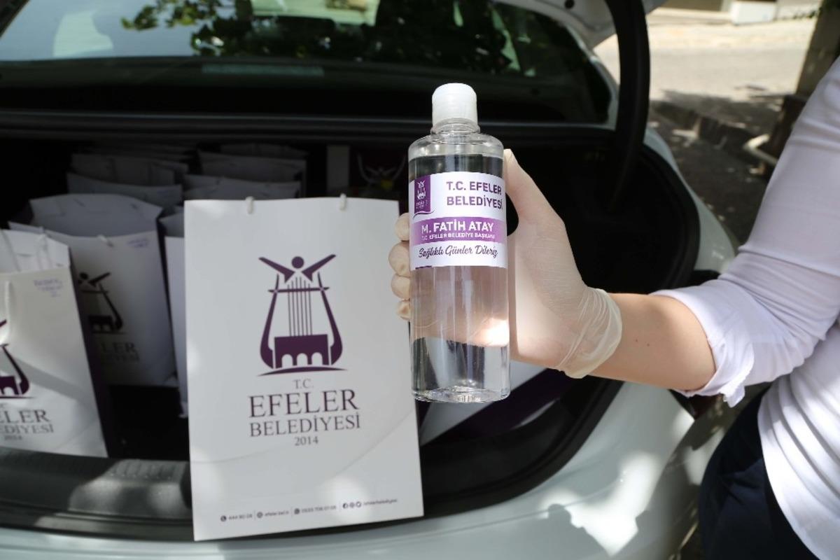 Efeler&rsquo;de taksicilere korona kiti dağıtıldı