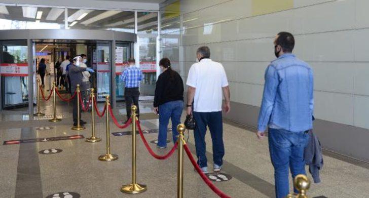 İstanbul ve Ankara'daki AVM'lerde bugün de yoğunluk gözlendi G1