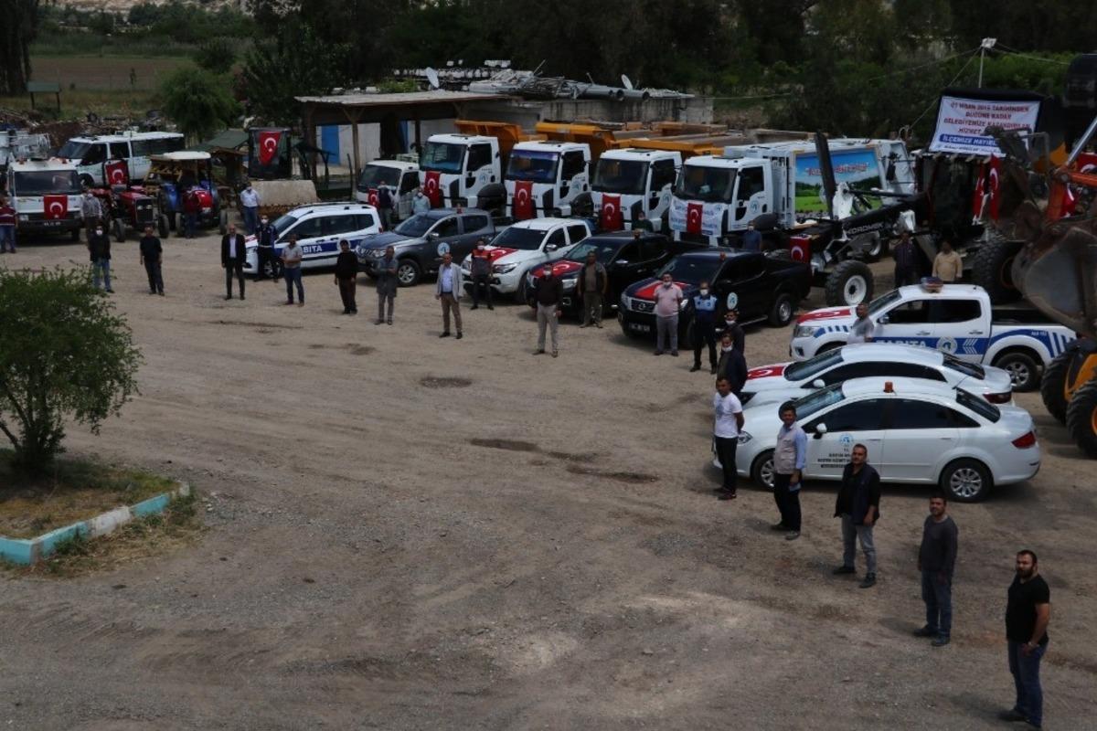 Birecik Belediyesi ara&ccedil; filosunu g&uuml;&ccedil;lendirdi