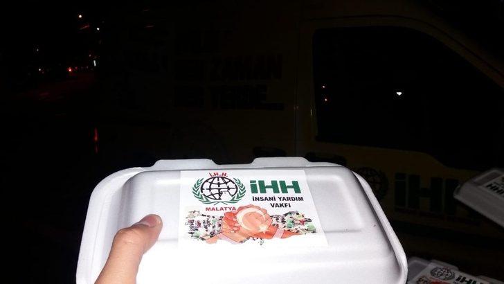 Güvenlik güçlerine sahurda yemek ikramı sürprizi G1