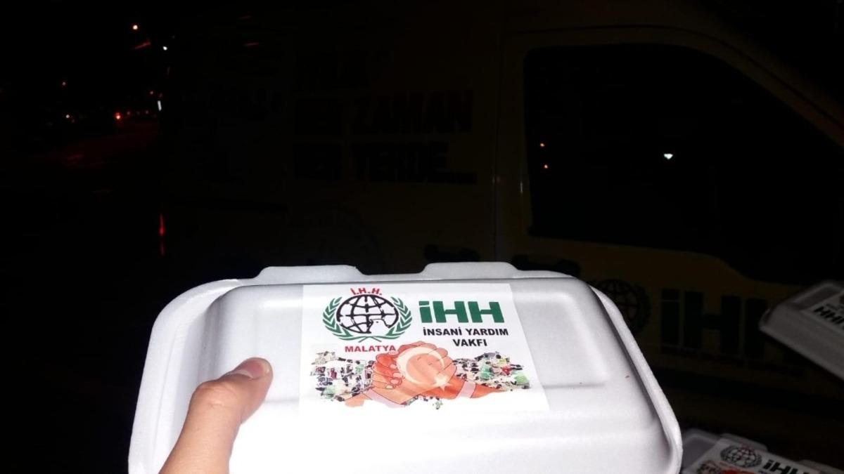 G&uuml;venlik g&uuml;&ccedil;lerine sahurda yemek ikramı s&uuml;rprizi