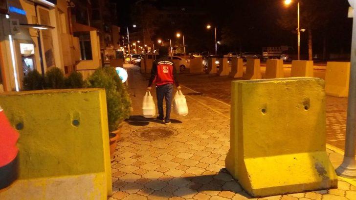 Güvenlik güçlerine sahurda yemek ikramı sürprizi G4