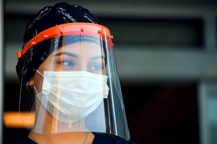 Büyükşehir Belediyesinden hemşirelere müzikli çiçekli kutlama G4