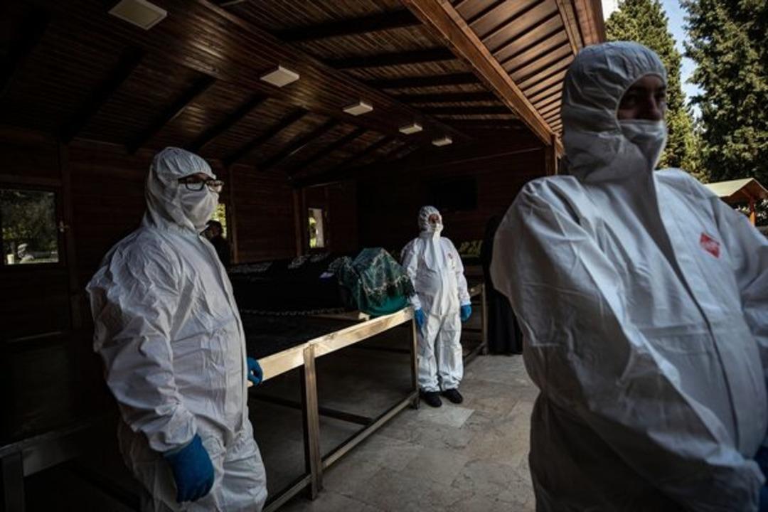 Koronavir&uuml;sten &ouml;lenlerin cenazeleri nasıl defnediliyor? İşlemler dini usullere uygun mu?