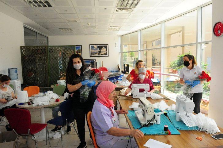 Kemer’den hemşirelere karanfil G3