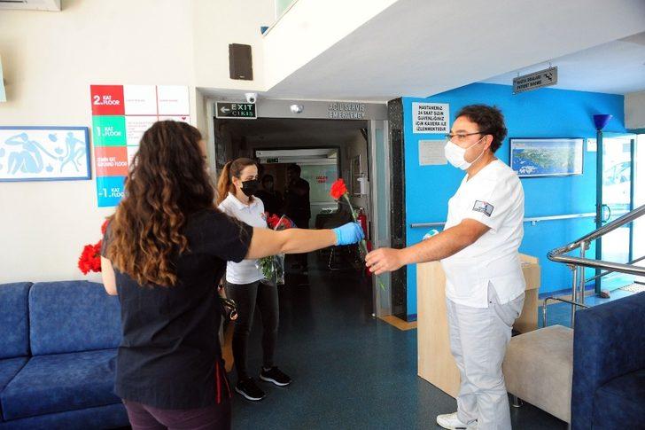 Kemer’den hemşirelere karanfil G5