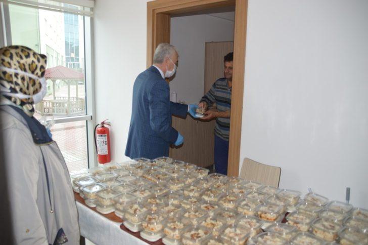 Karantinadaki gurbetçilere elleriyle Çorum mantısı hazırladılar G2