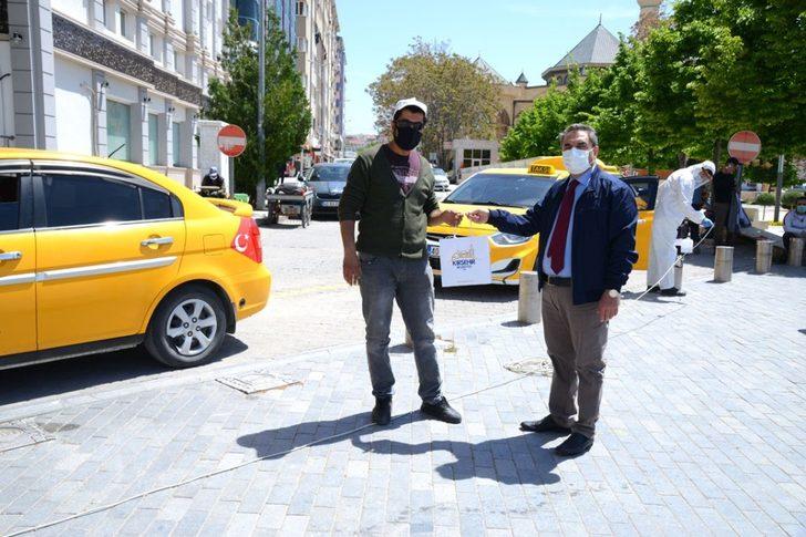 Belediye ekipleri, ticari taksileri dezenfekte etti G1