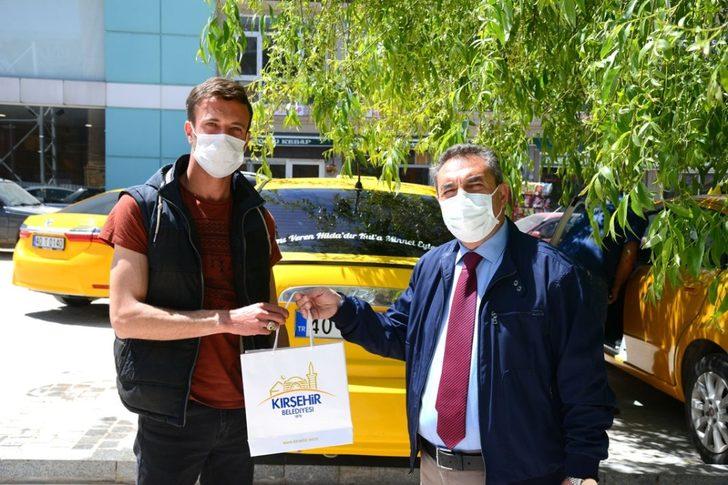 Belediye ekipleri, ticari taksileri dezenfekte etti G2