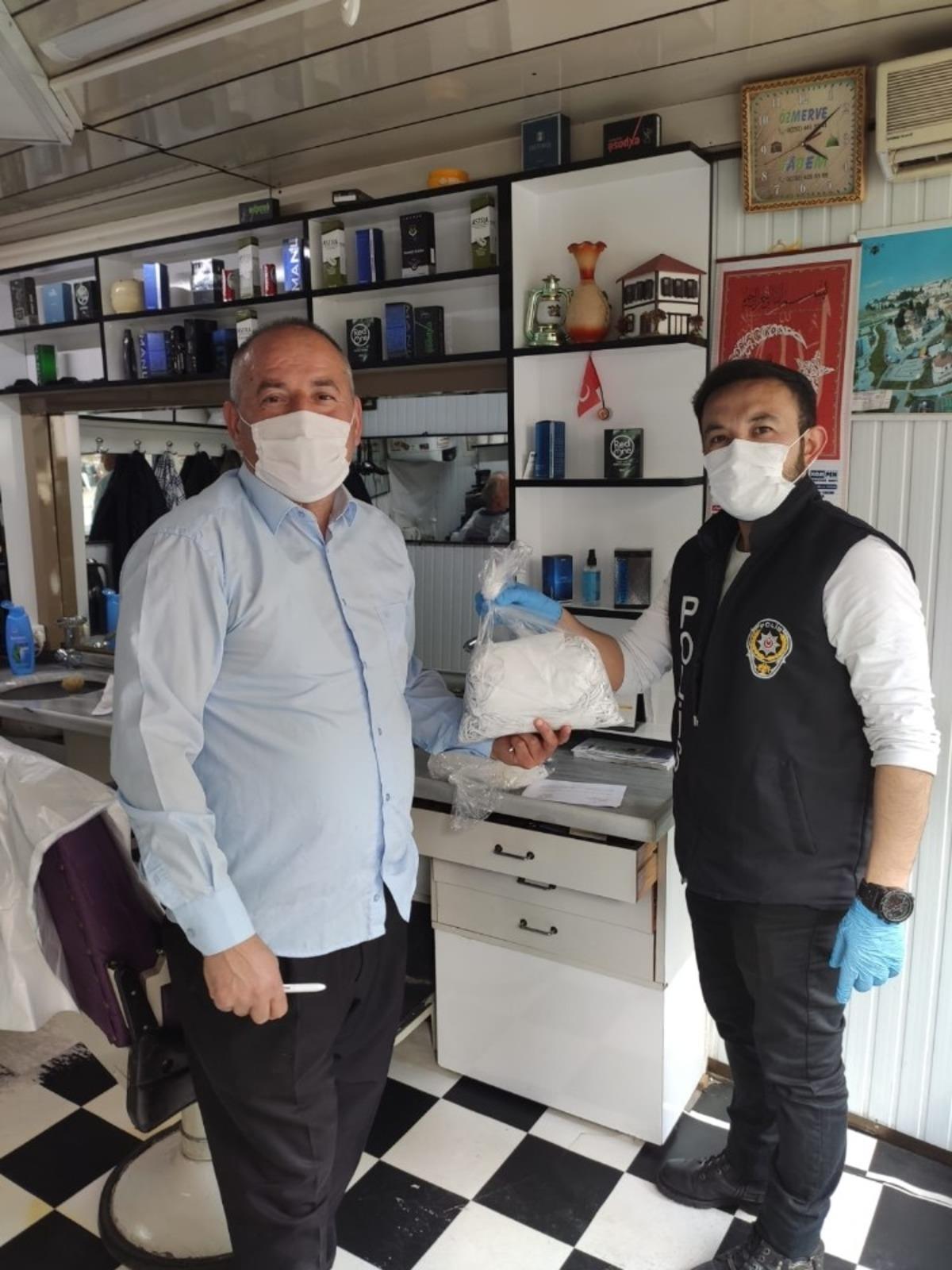 Alaplı Kaymakamlığı  maske dağıttı