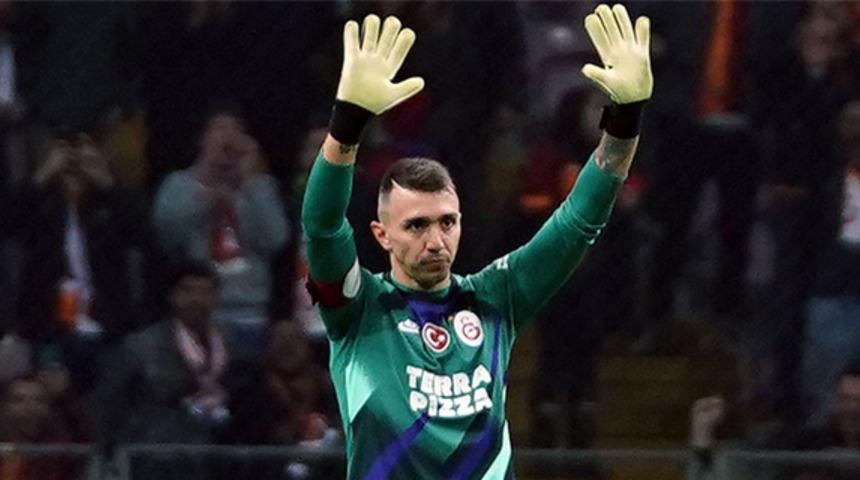 Muslera sözleşme imzalıyor!