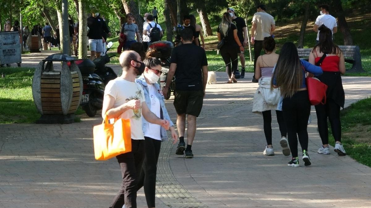 Şişli&rsquo;de kısıtlamaya rağmen parka giden kadının s&ouml;yledikleri şaşkına &ccedil;evirdi