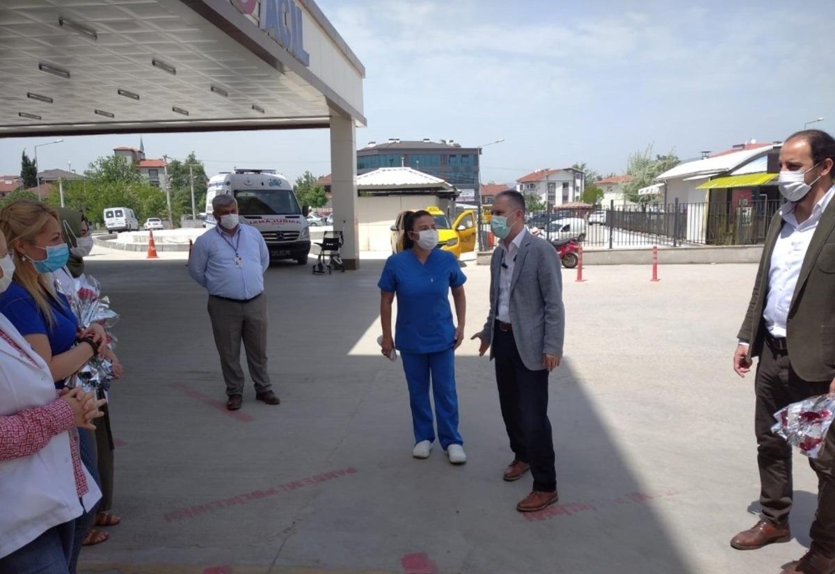 Sağlık M&uuml;d&uuml;r&uuml; Yılmaz&rsquo;dan hemşirelere &ouml;zel ziyaret