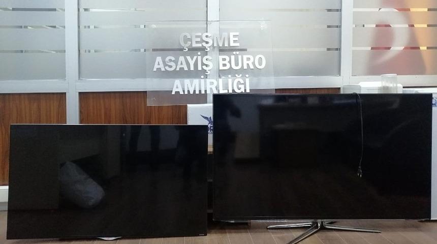 Girdikleri yazlık evleri kendi evleri gibi kullandıktan sonra soydular