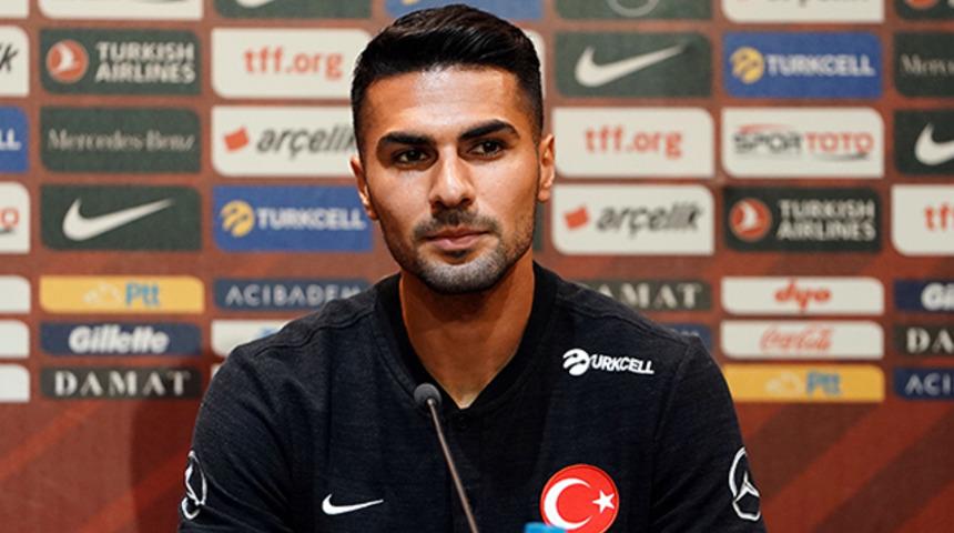 Karantinadaki milli futbolcu Zeki Çelik'ten önemli açıklamalar