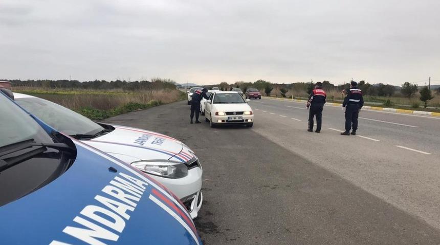 Jandarma, Balıkesir&rsquo;de aranan 34 kişiyi yakaladı