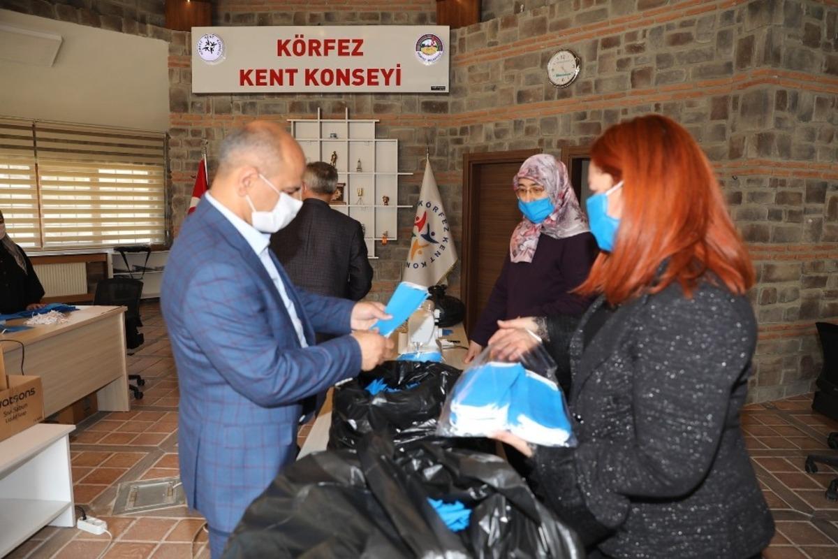 K&ouml;rfez&rsquo;de g&ouml;n&uuml;ll&uuml; eller 50 bin maske &uuml;retti