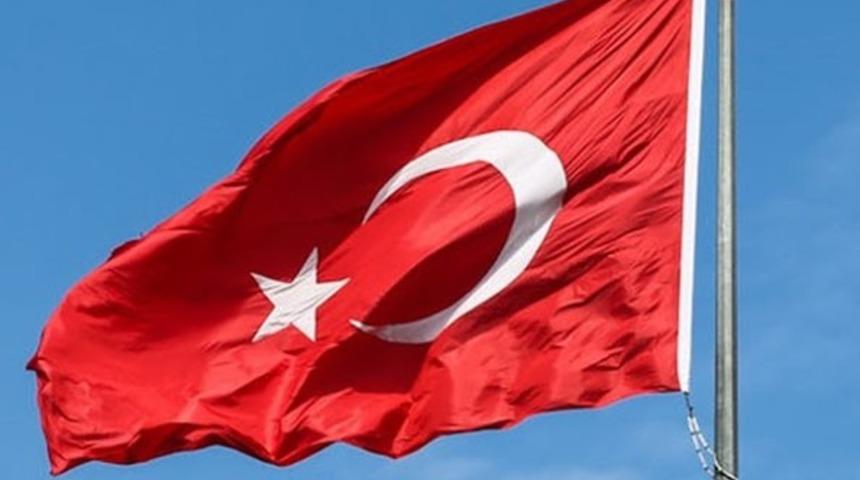 T&uuml;rk Bayrağını indiren zanlı yakalandı