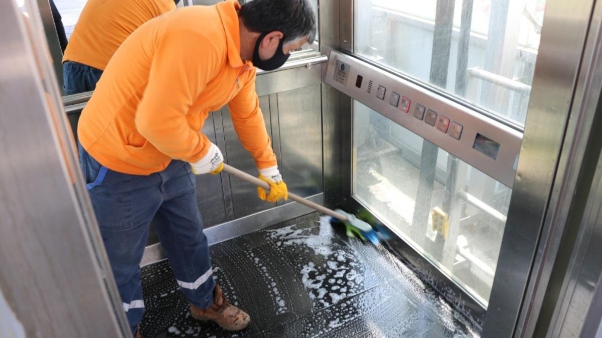 Yaya &uuml;st ge&ccedil;it asans&ouml;rleri temiz tutuluyor