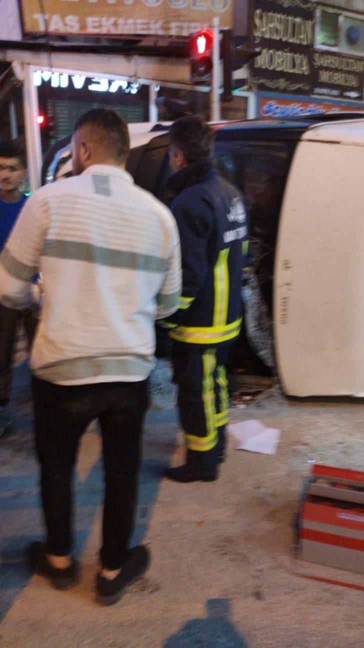 Otomobille kamyonet çarpıştı: 1 yaralı G2