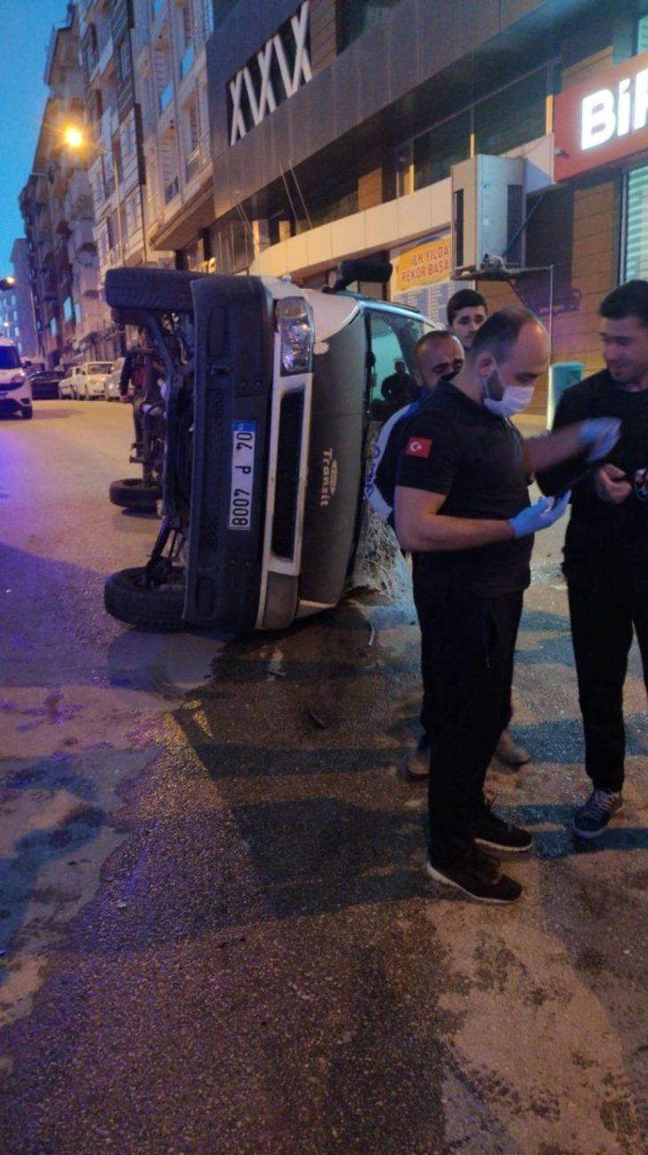 Otomobille kamyonet çarpıştı: 1 yaralı G3