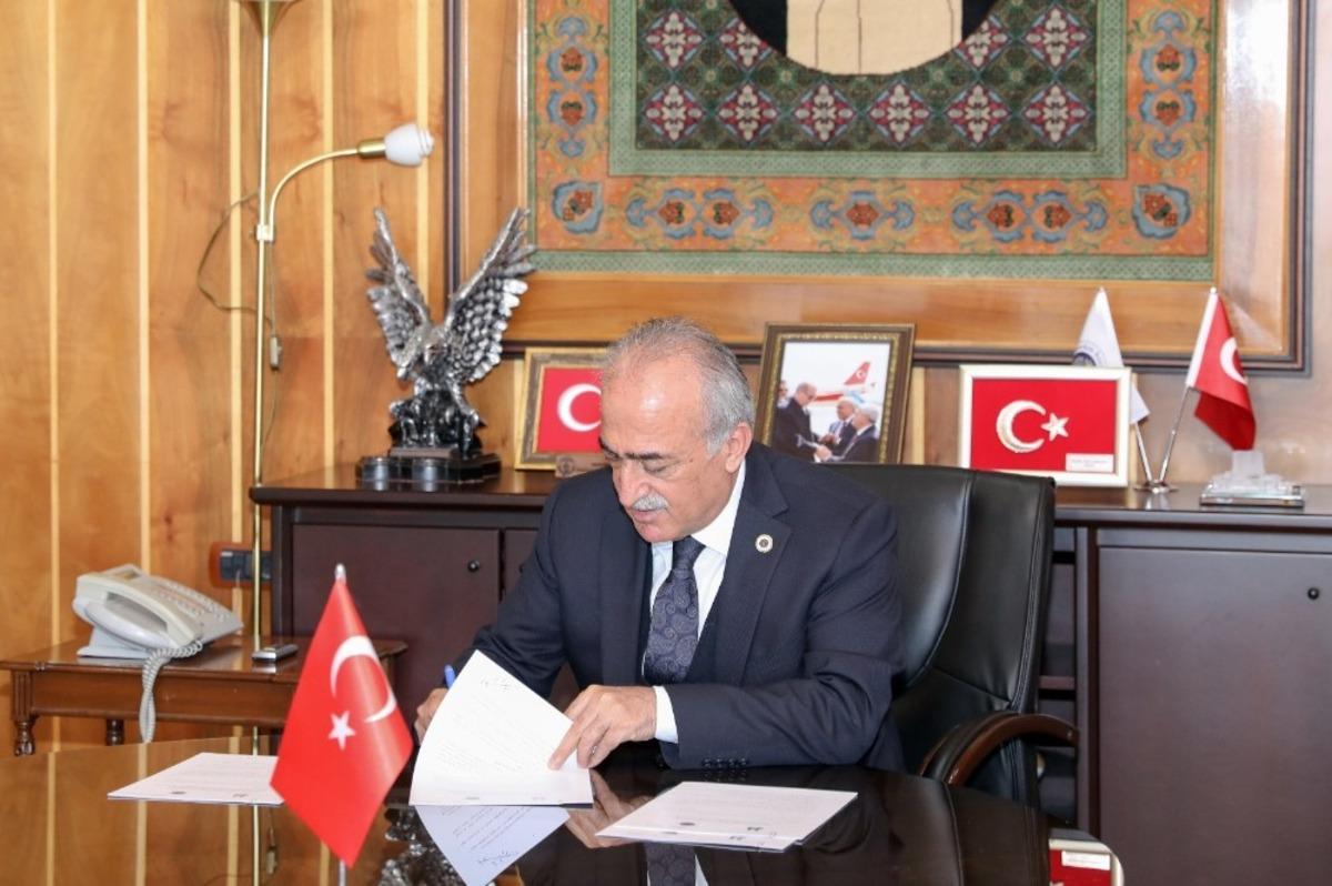 Elit Damızlık S&uuml;r&uuml; &Uuml;retim Merkezi i&ccedil;in imzalar atıldı