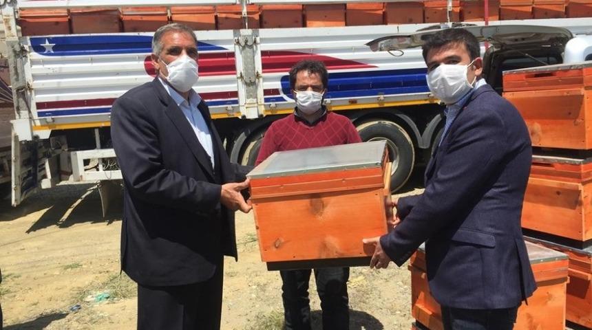 Sincik&rsquo;te arıcılara organik kovan desteği